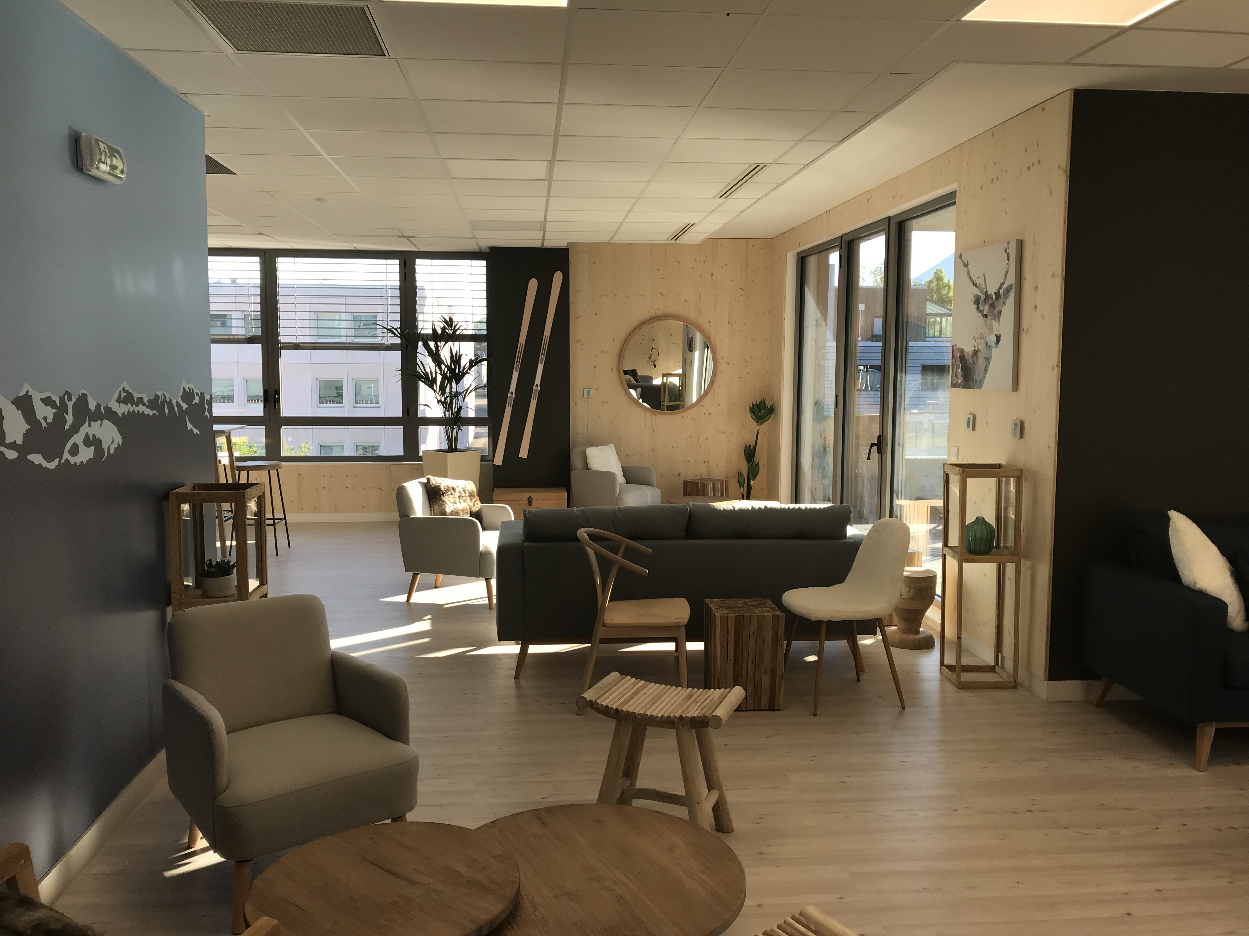 Voici un espace de cowork de Annecy situé au 4 bis Avenue du Pré Félin 74940.